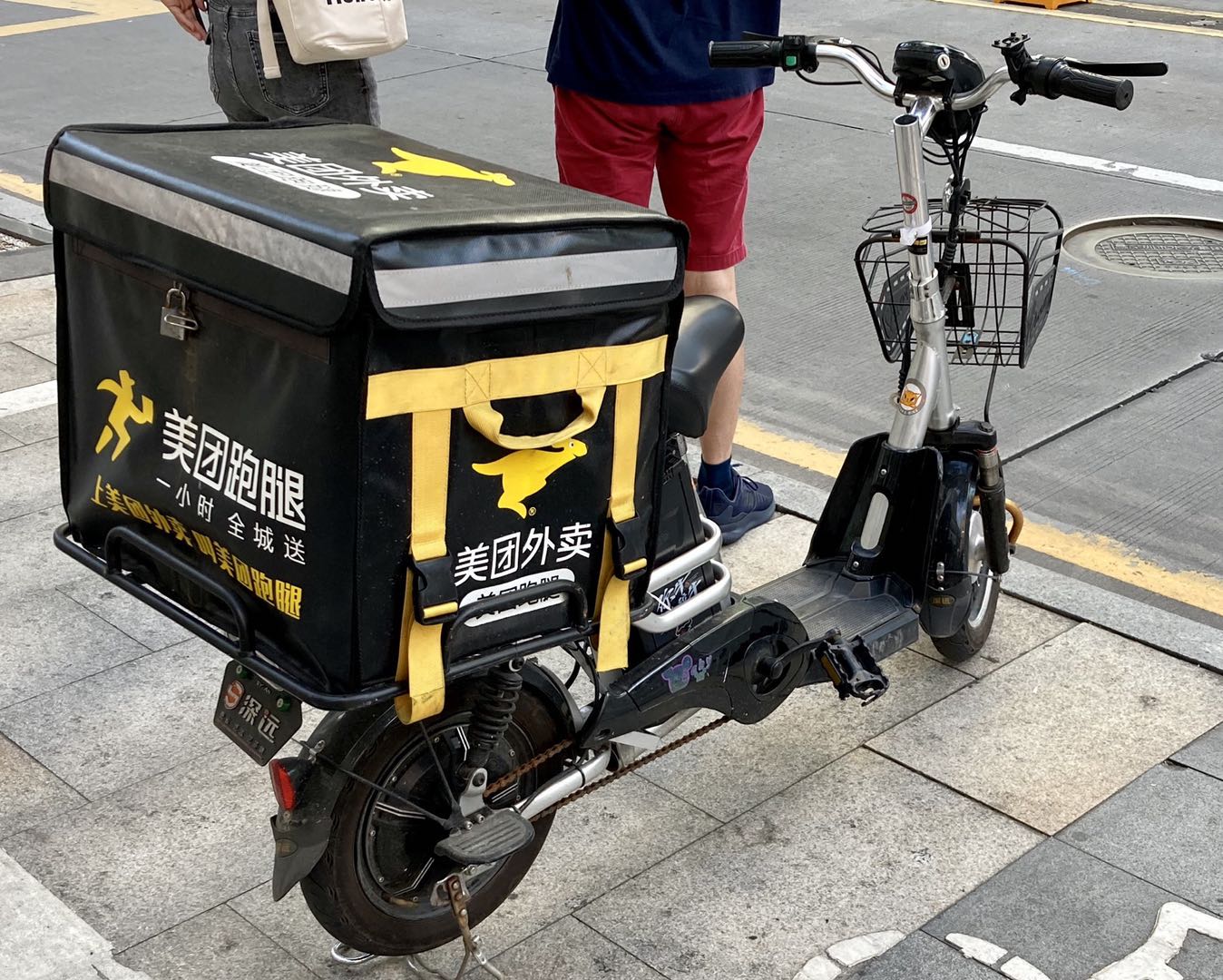 出前会社「美団」の電動自転車